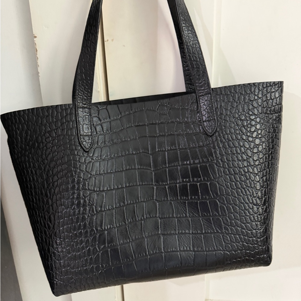 Cuyana Classic Black Croc-Embossed Tote Bag - Sleek Everyday Carry